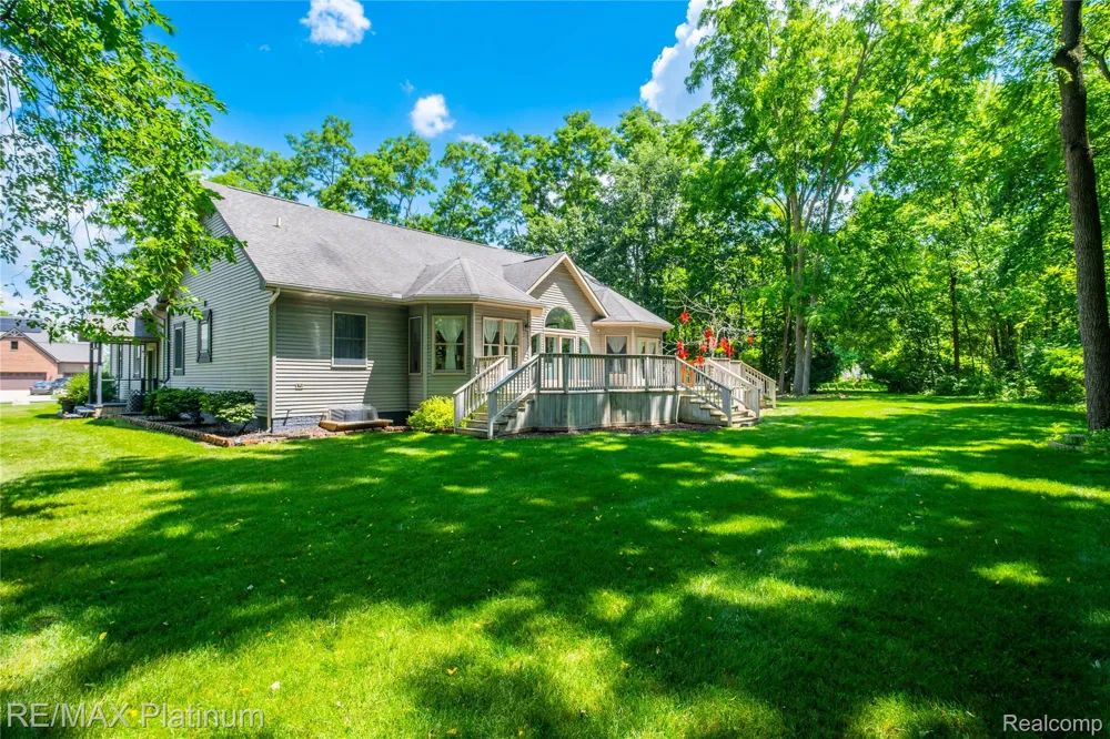 13268 Harborview Drive Fenton Charter Township, MI 48451