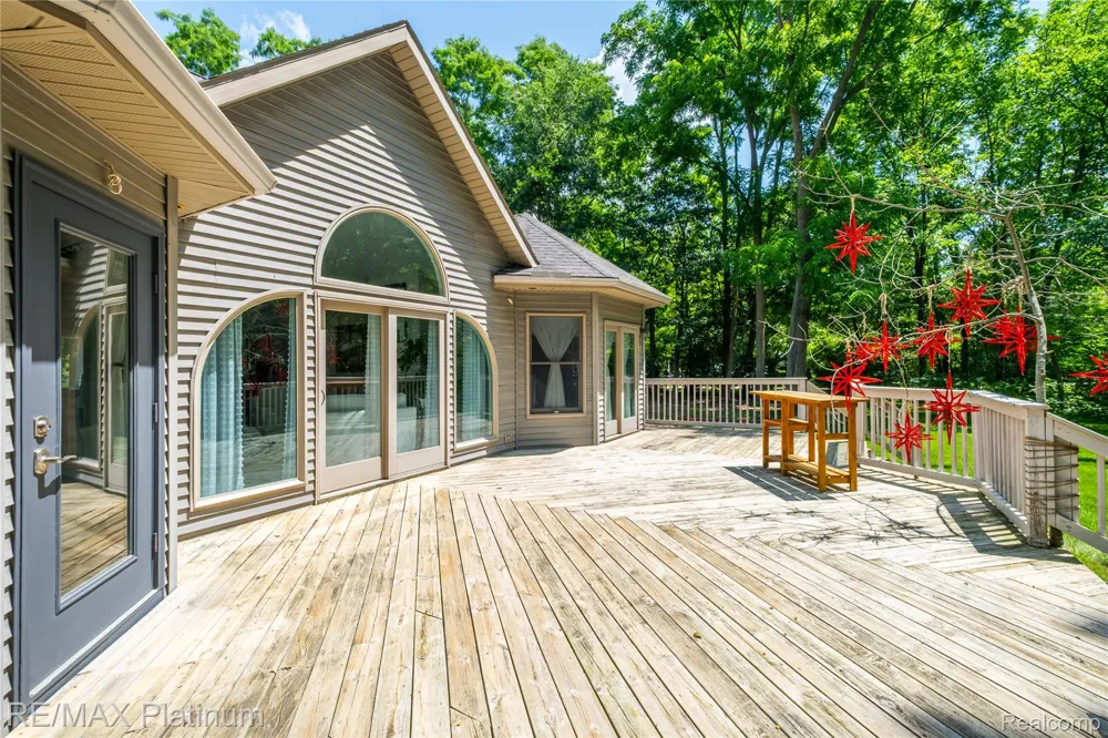 13268 Harborview Drive Fenton Charter Township, MI 48451