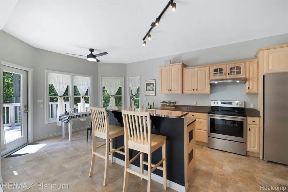 13268 Harborview Drive Fenton Charter Township, MI 48451