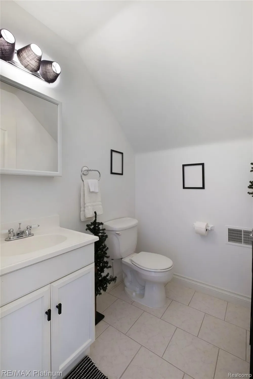 13268 Harborview Drive Fenton Charter Township, MI 48451