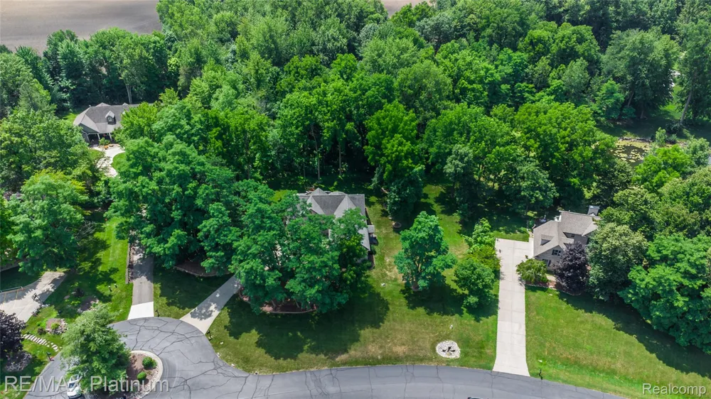 13268 Harborview Drive Fenton Charter Township, MI 48451