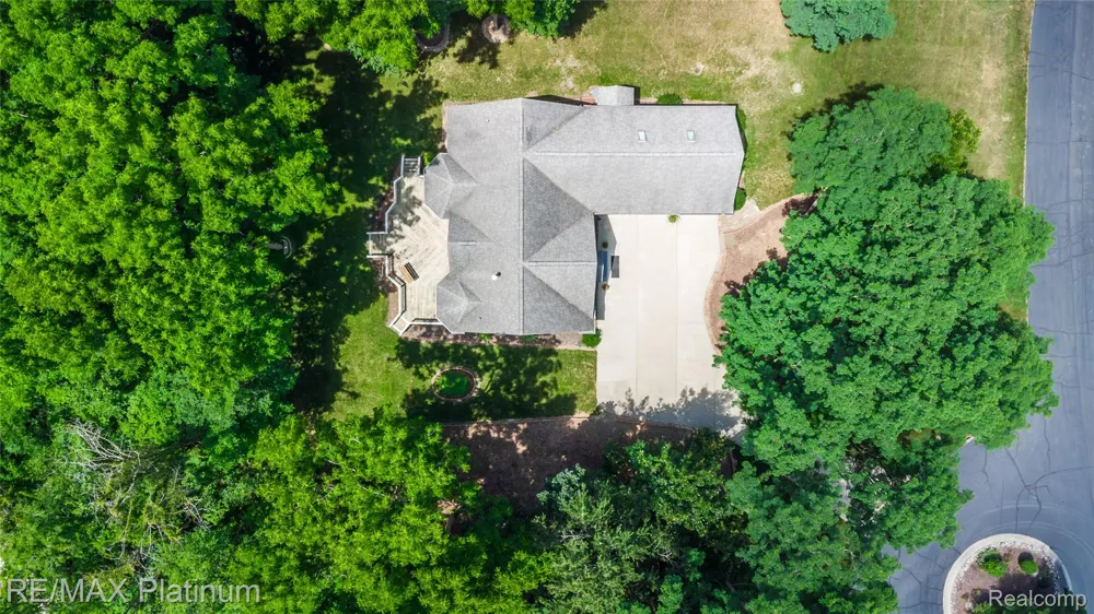 13268 Harborview Drive Fenton Charter Township, MI 48451