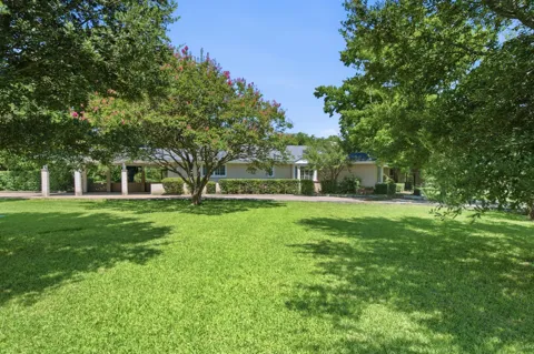 435 Horseshoe Trail W