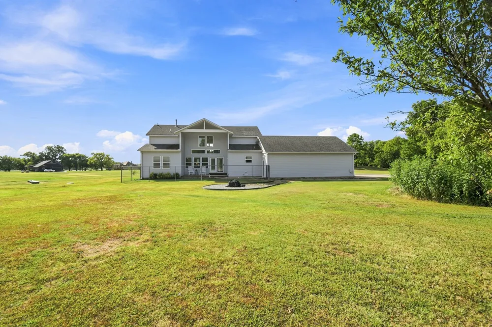 5665 Lakeview Drive Mounds, OK 74047