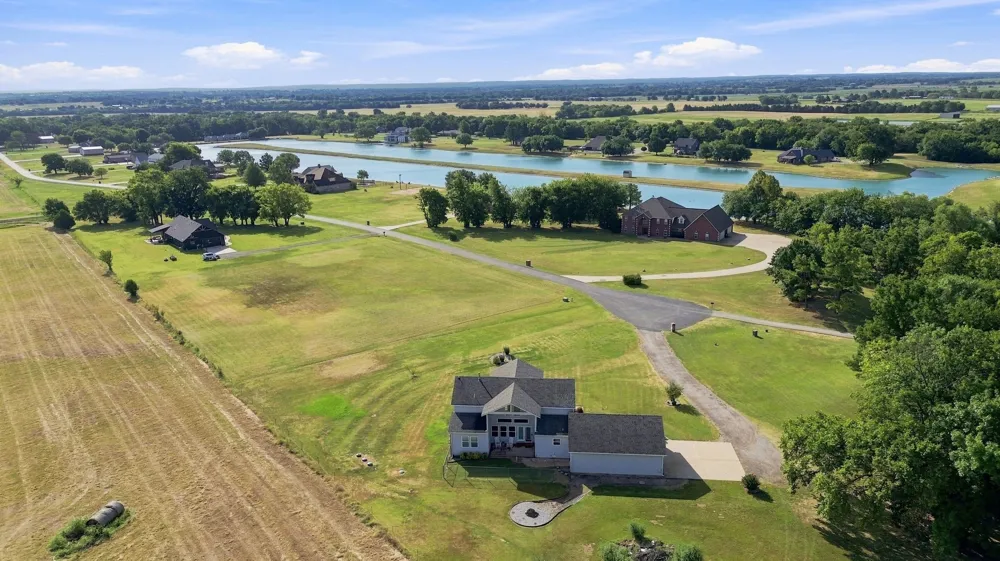 5665 Lakeview Drive Mounds, OK 74047