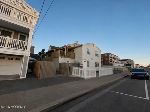 39 Sampson Avenue #6
