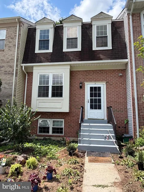 7 NARROWLEAF COURT