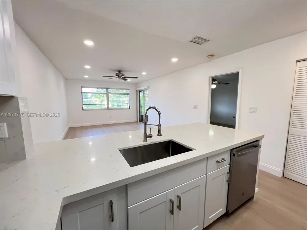 15665 SW 82nd Cir Ln #4-6 Miami, FL 33193