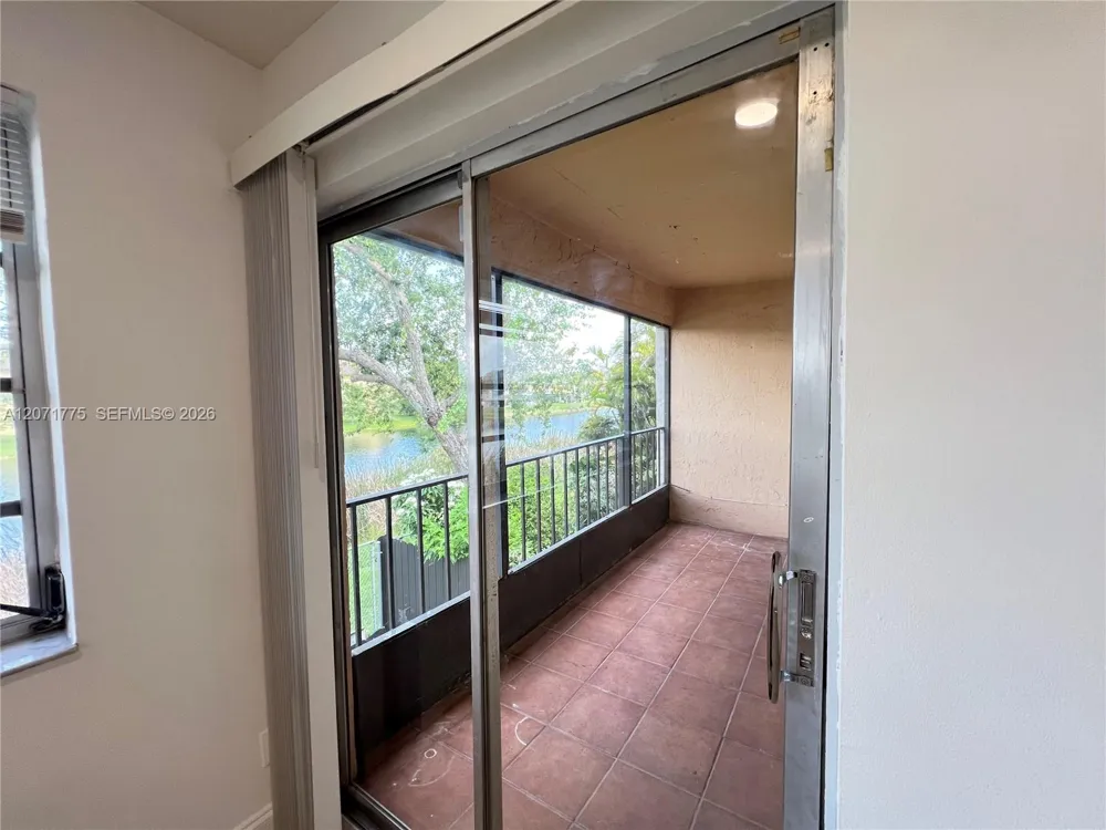 15665 SW 82nd Cir Ln #4-6 Miami, FL 33193