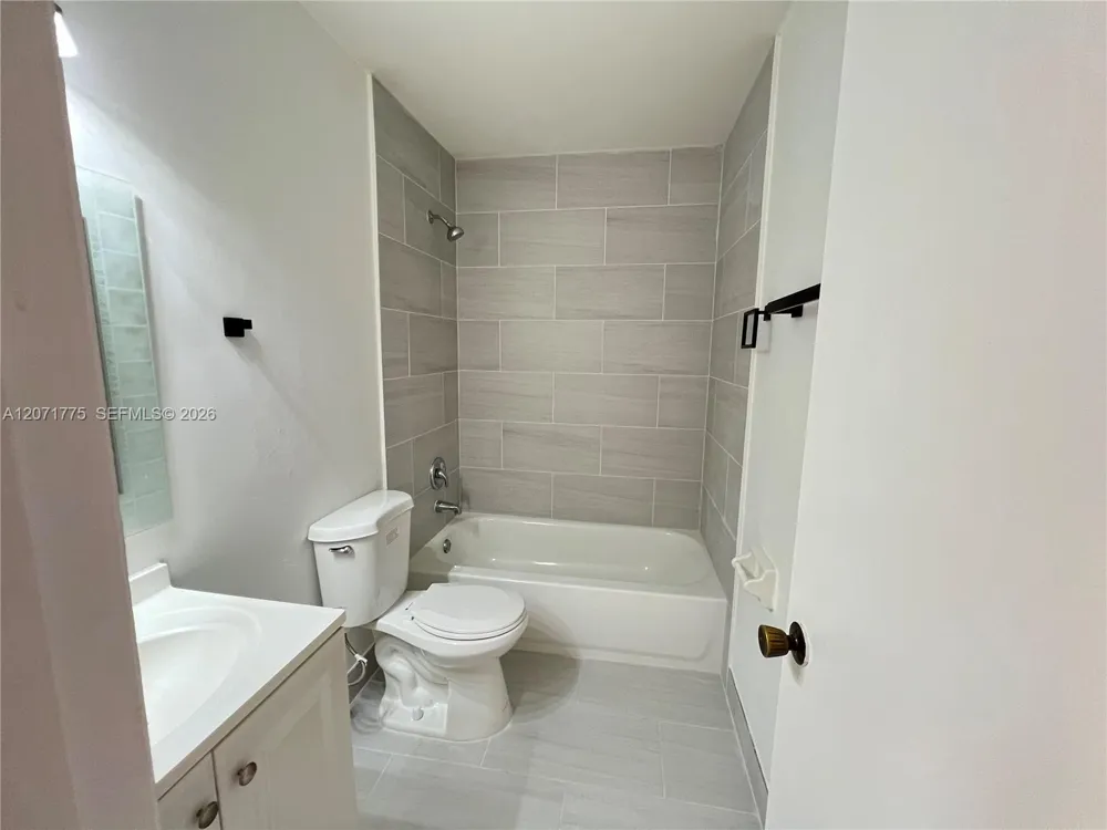 15665 SW 82nd Cir Ln #4-6 Miami, FL 33193
