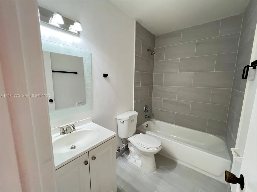 15665 SW 82nd Cir Ln #4-6 Miami, FL 33193