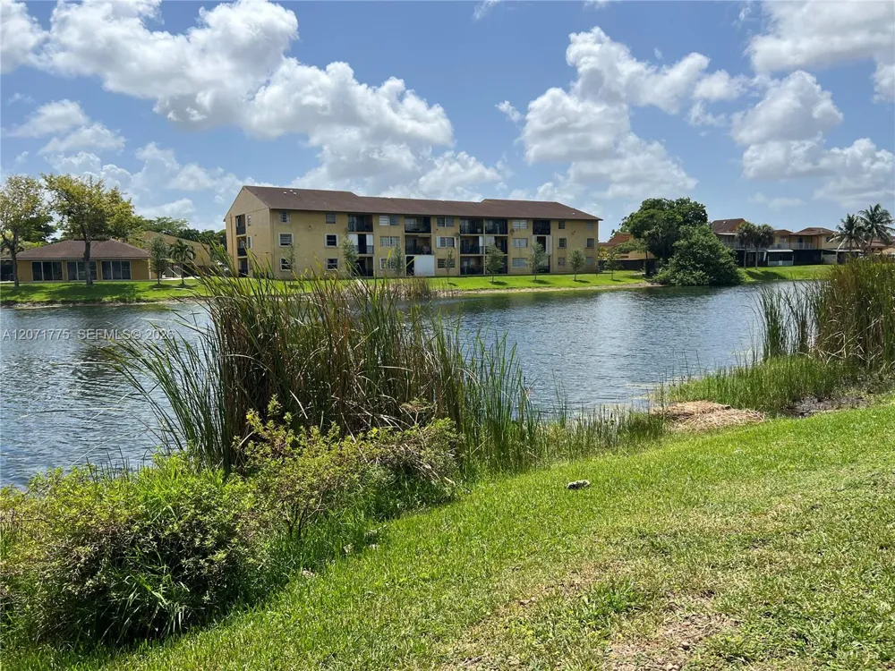 15665 SW 82nd Cir Ln #4-6 Miami, FL 33193