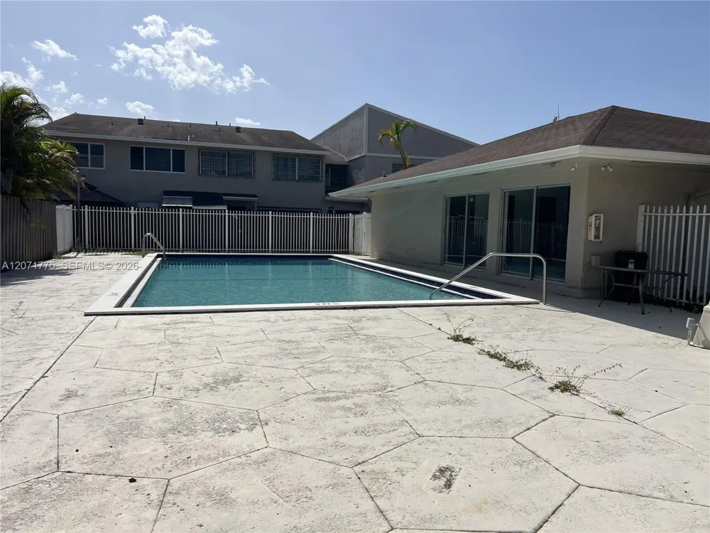 15665 SW 82nd Cir Ln #4-6 Miami, FL 33193