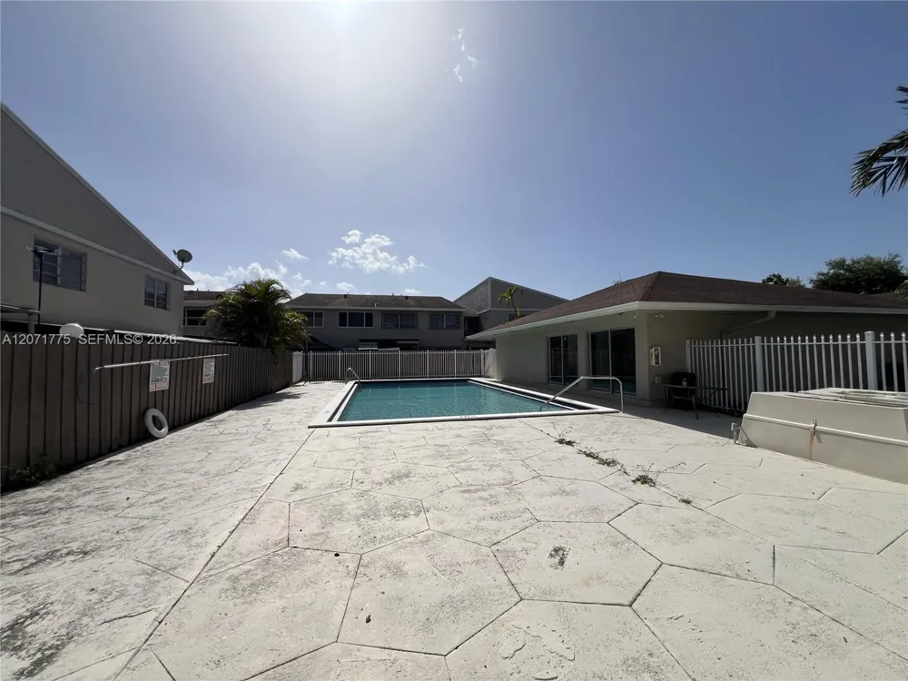 15665 SW 82nd Cir Ln #4-6 Miami, FL 33193
