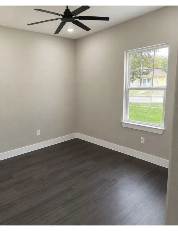 1021 W Sears Street Denison, TX 75020
