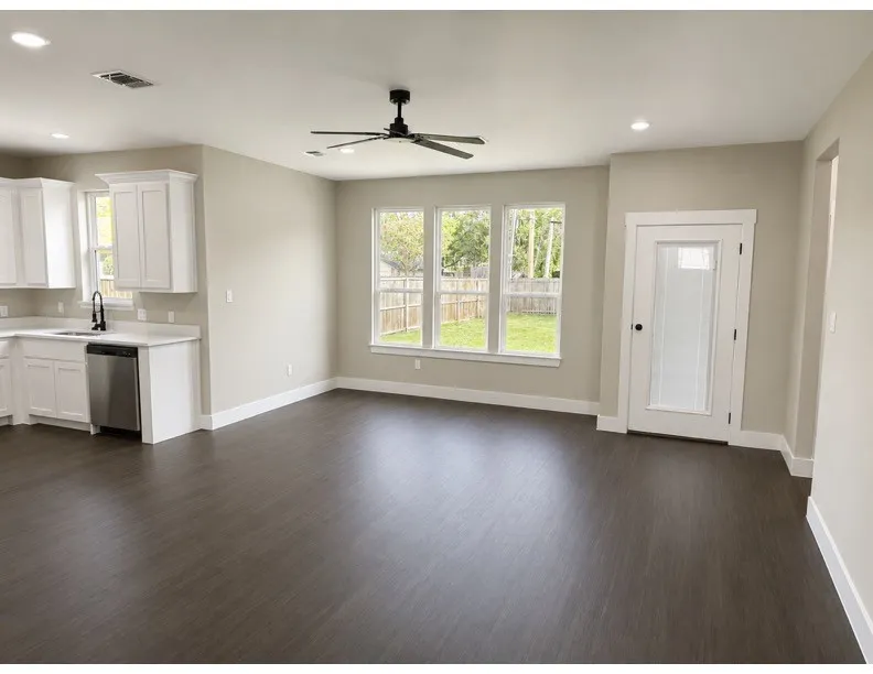 1021 W Sears Street Denison, TX 75020