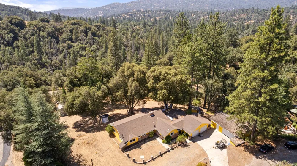 51711 S Ponderosa Way Oakhurst, CA 93644