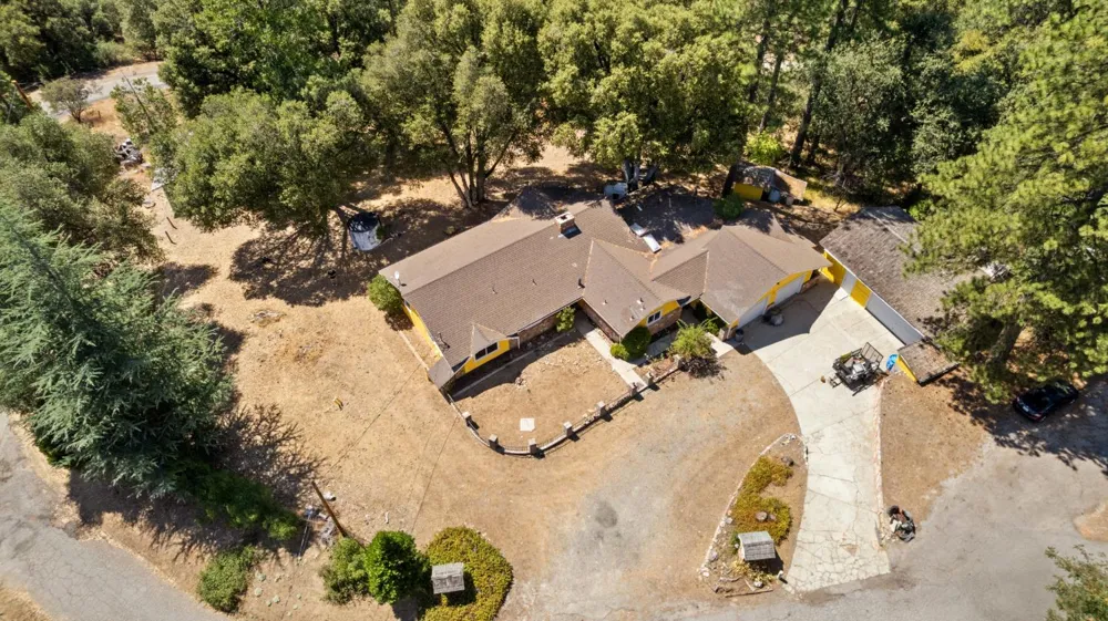 51711 S Ponderosa Way Oakhurst, CA 93644