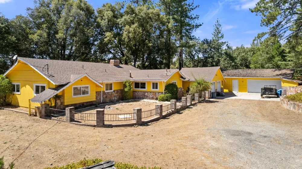 51711 S Ponderosa Way Oakhurst, CA 93644