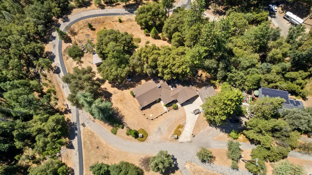 51711 S Ponderosa Way Oakhurst, CA 93644