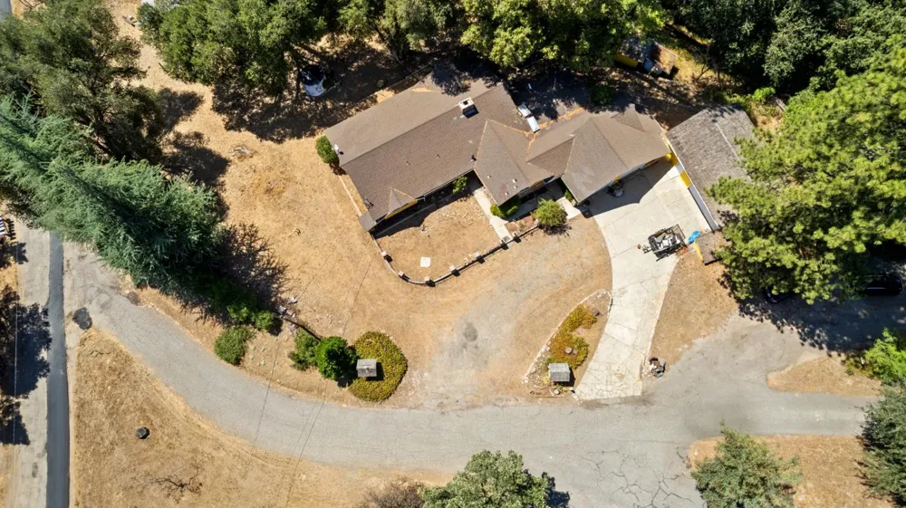 51711 S Ponderosa Way Oakhurst, CA 93644