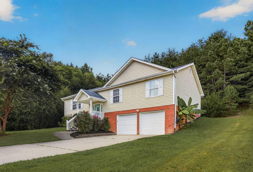 908 Clay Hill Drive Soddy Daisy, TN 37379