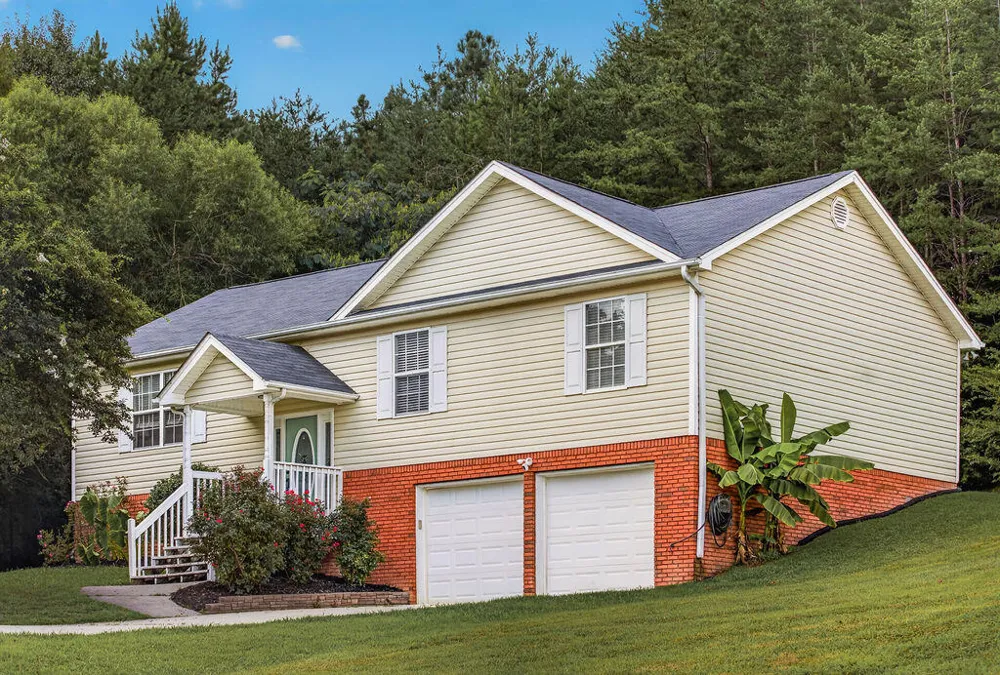 908 Clay Hill Drive Soddy Daisy, TN 37379