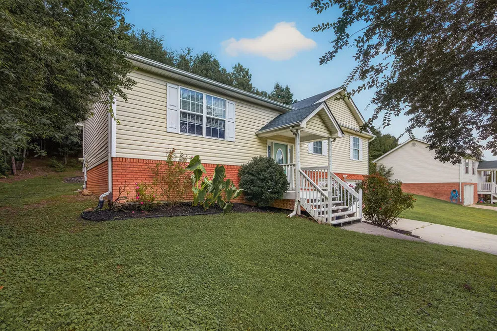 908 Clay Hill Drive Soddy Daisy, TN 37379