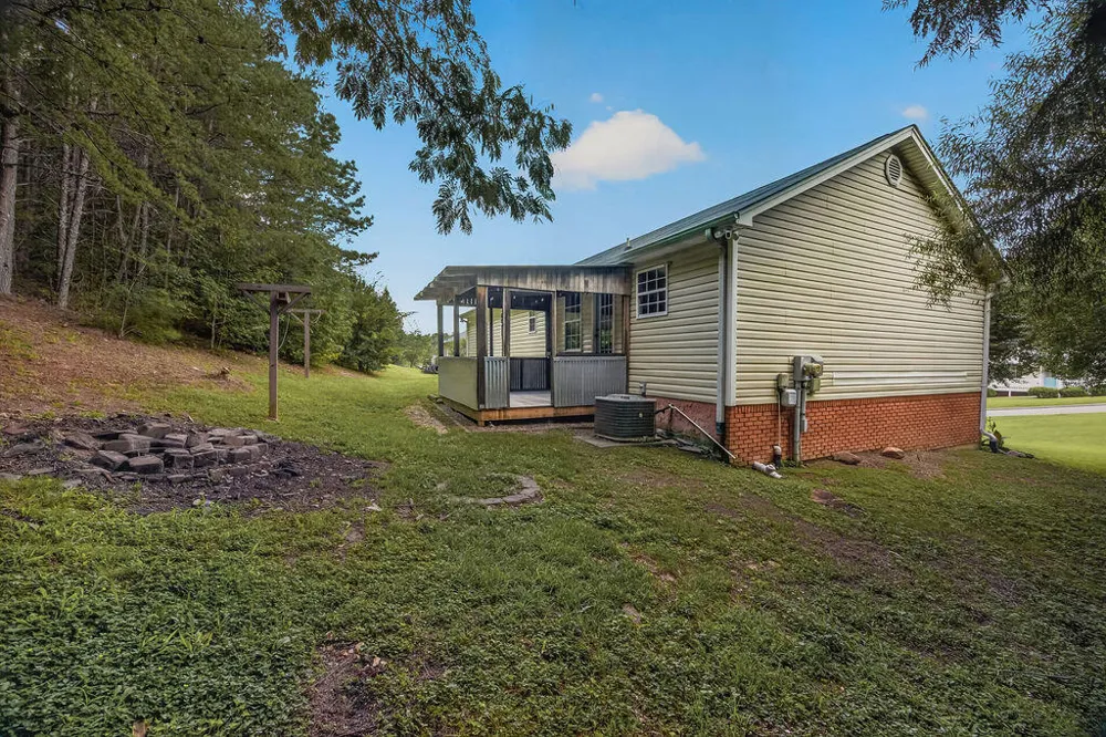 908 Clay Hill Drive Soddy Daisy, TN 37379