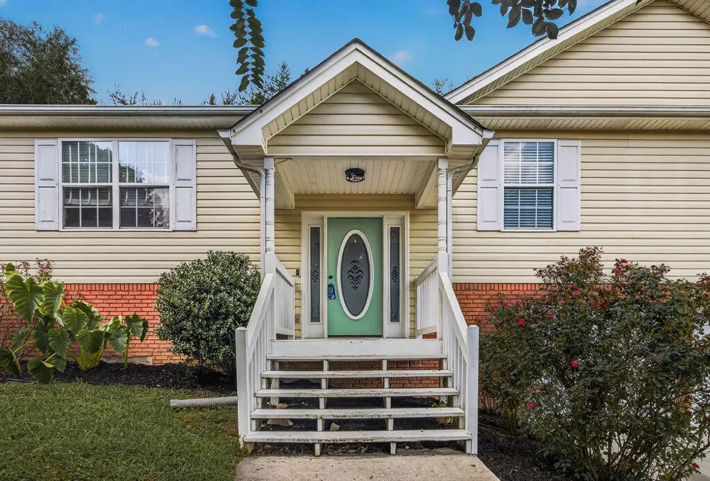908 Clay Hill Drive Soddy Daisy, TN 37379