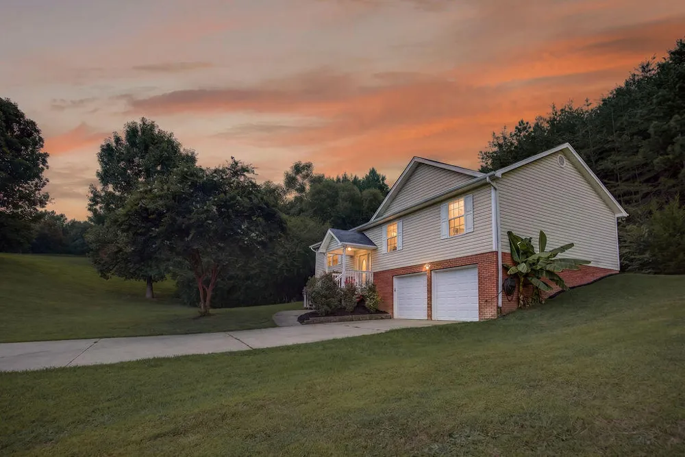 908 Clay Hill Drive Soddy Daisy, TN 37379