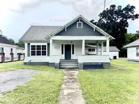 713 Cove Road