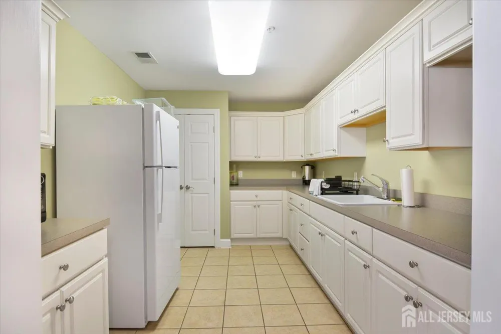 111 Liddle Avenue Edison, NJ 08837