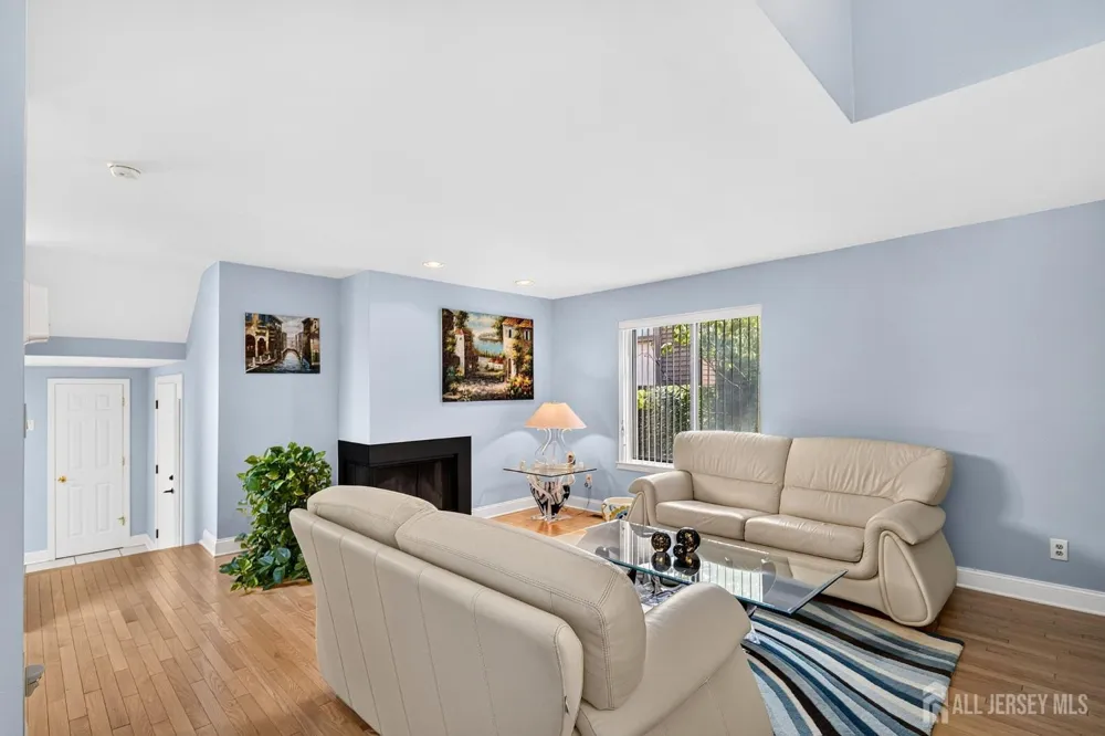 167 Sayre Drive Plainsboro, NJ 08540