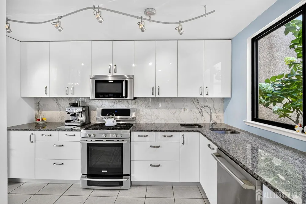 167 Sayre Drive Plainsboro, NJ 08540