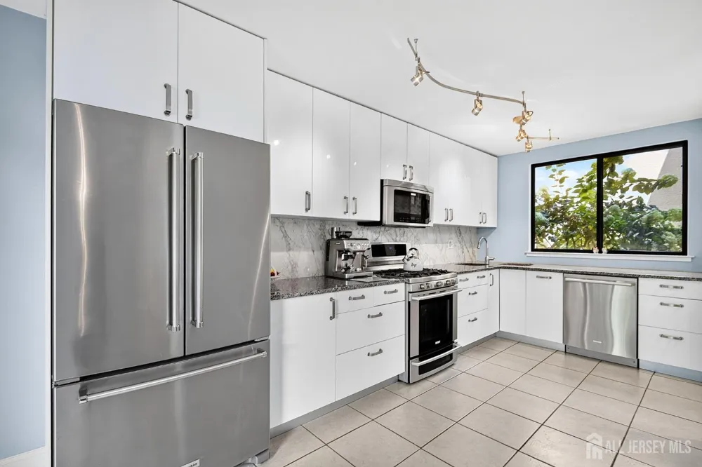 167 Sayre Drive Plainsboro, NJ 08540