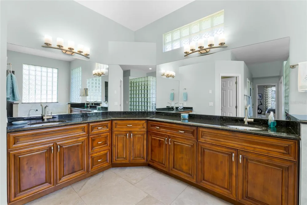 2031 WILLOW LAUREN LANE #L Windermere, FL 34786
