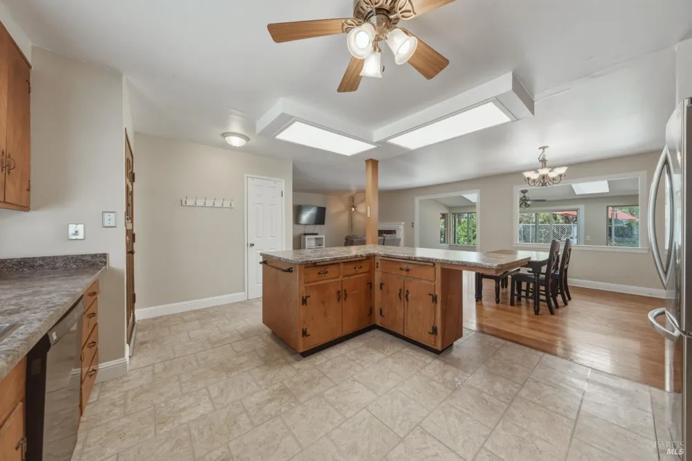 3570 Leland Lane Ukiah, CA 95482