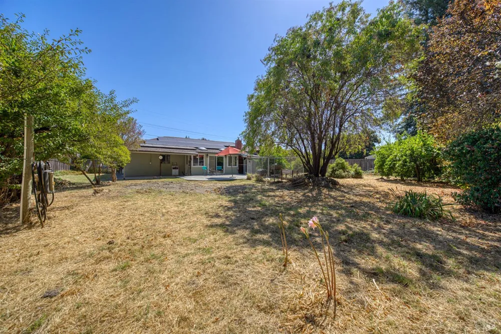3570 Leland Lane Ukiah, CA 95482