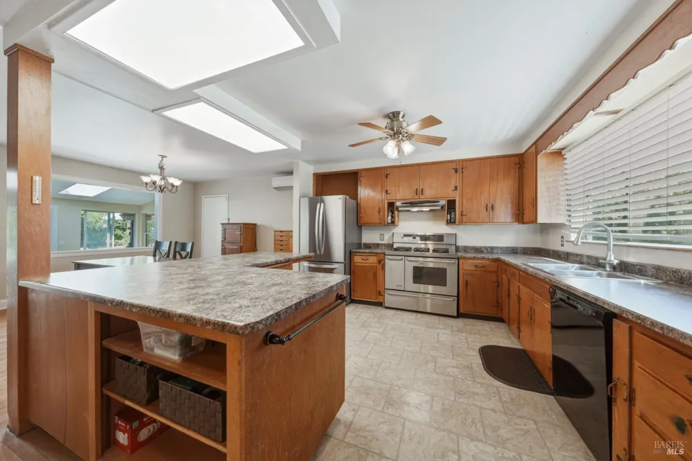 3570 Leland Lane Ukiah, CA 95482