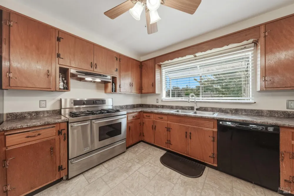 3570 Leland Lane Ukiah, CA 95482