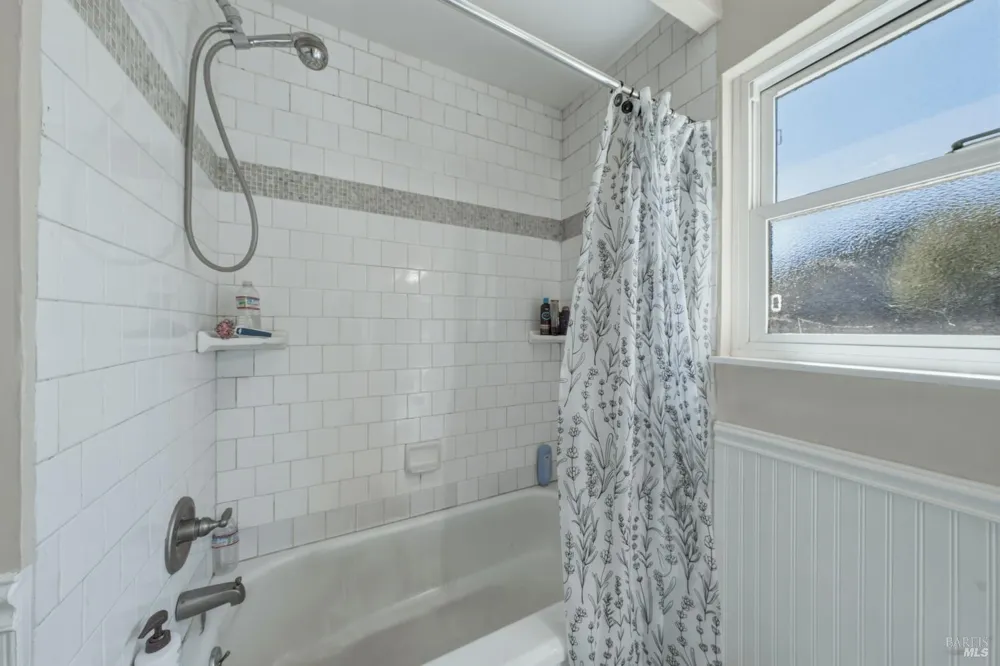 3570 Leland Lane Ukiah, CA 95482