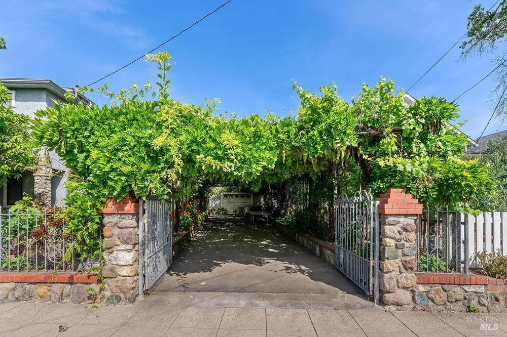 1034 Pope Street St. Helena, CA 94574