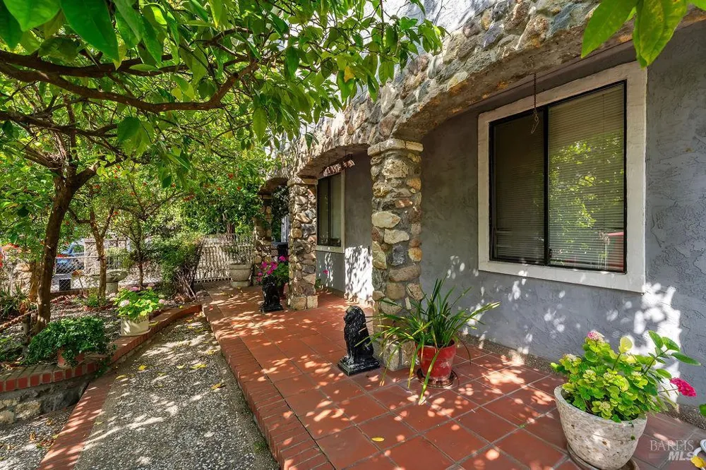 1034 Pope Street St. Helena, CA 94574
