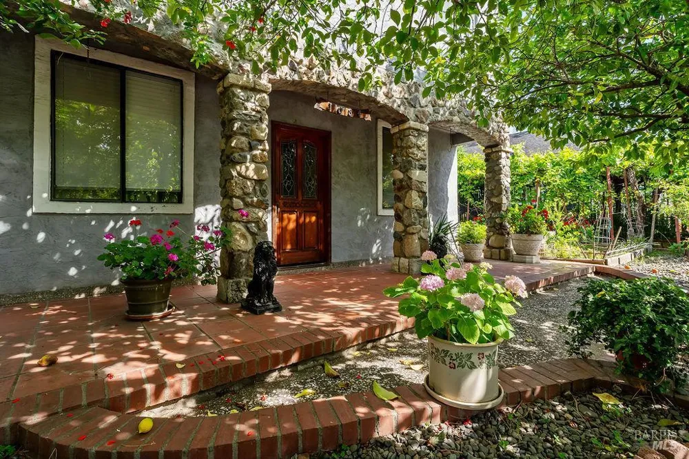 1034 Pope Street St. Helena, CA 94574