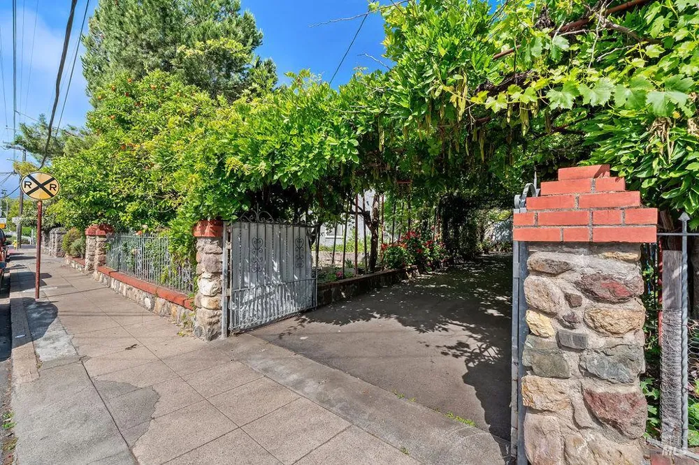 1034 Pope Street St. Helena, CA 94574