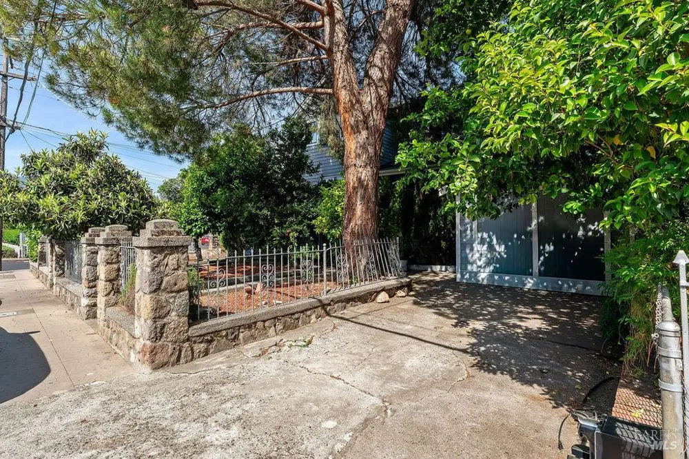 1046 Pope Street St. Helena, CA 94574