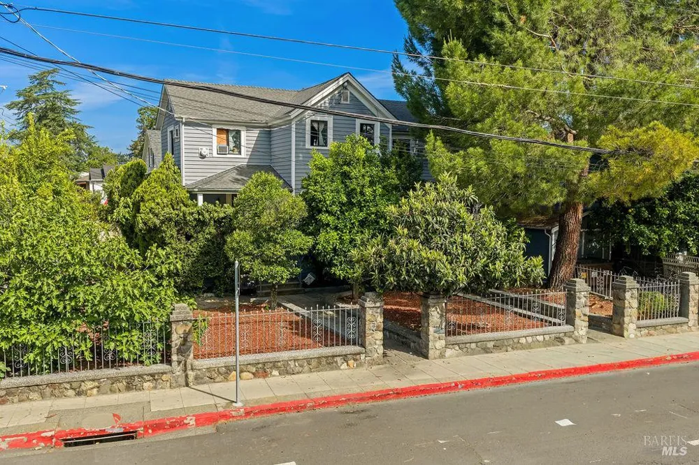 1046 Pope Street St. Helena, CA 94574