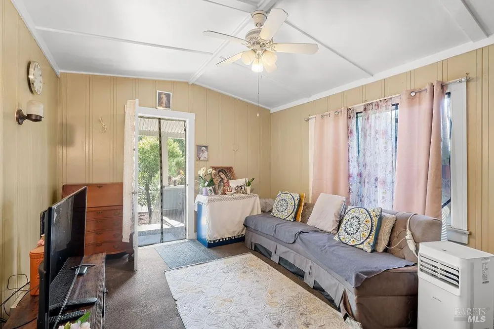 1046 Pope Street St. Helena, CA 94574
