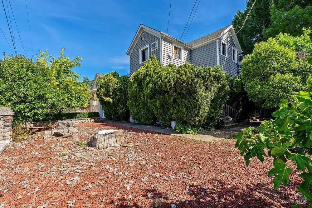1046 Pope Street St. Helena, CA 94574